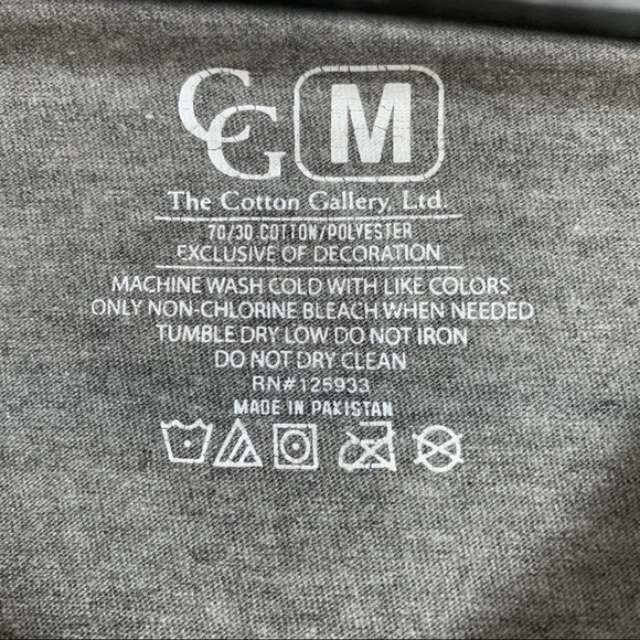 University of Iowa Hawkeyes Short Sleeve V-Neck Graphic T-Shirt Size Medium - Picture 5 of 13